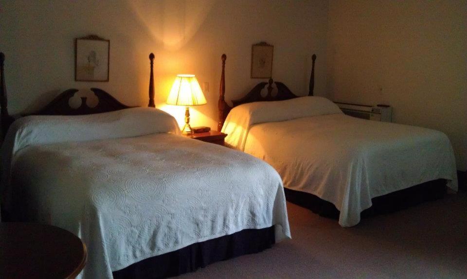 Standard Queen Room interior